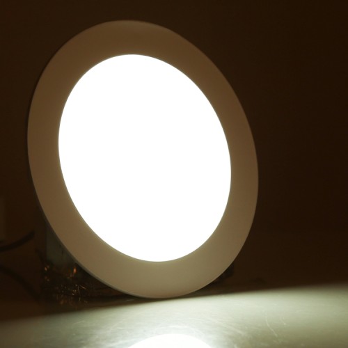 Faretto ad incasso, luce bianco naturale, rotondo, 6 watt Faretto ad incasso, luce bianco naturale, rotondo, 6 watt